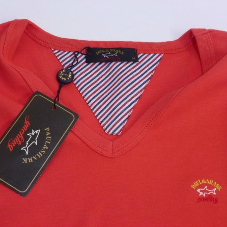 Dettaglio Scollo T-Shirt